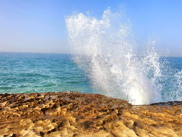ساحل صخره ای چابهار